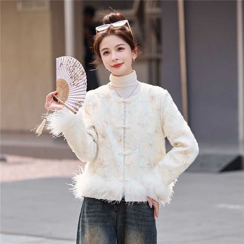 现货，2025年潮冬季真狐狸毛重工刺绣钉珠短款新中式羽绒服新款,女装羽绒服,艾仟回(原伊仟回)