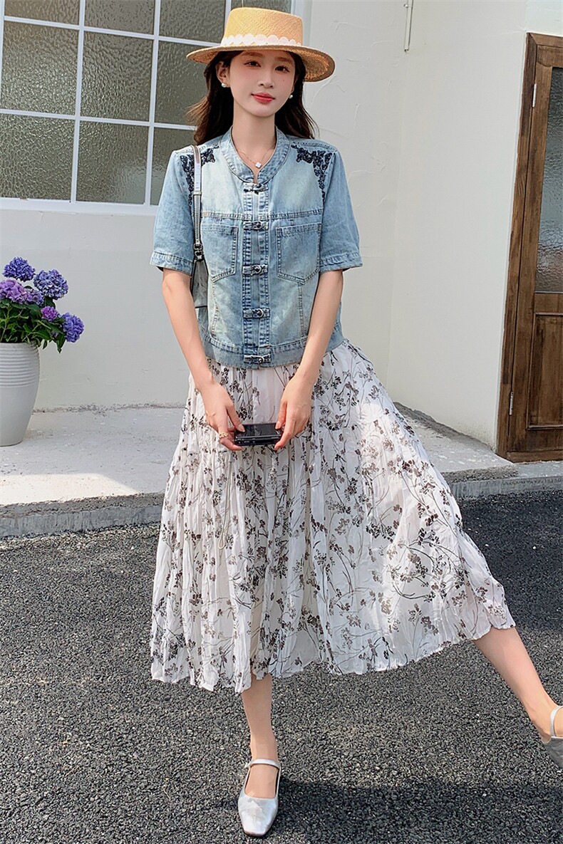 法式甜美蝴蝶碎花挂脖连衣裙女夏2025年新款宽松度假气质仙女长裙,女装套装/套裙,纯色衣恋