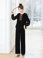 春夏重工气质刺绣新中式复古高级感运动休闲两件套原创设计，女装套装/套裙，梦依杭