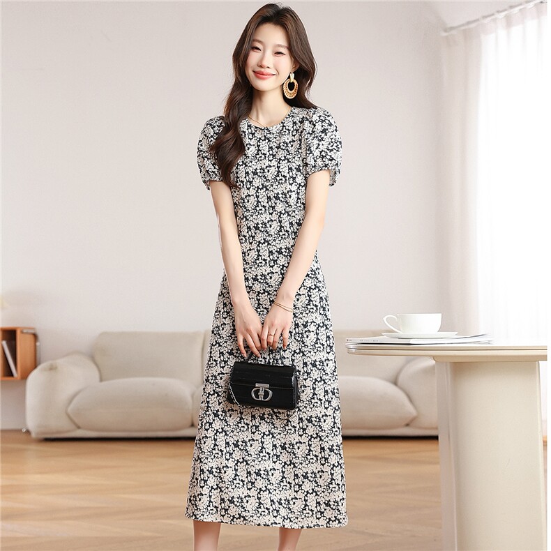 2026夏季新款裙子斜裁显瘦减龄中长款百搭气质碎花连衣裙女潮，女装连衣裙，艾米