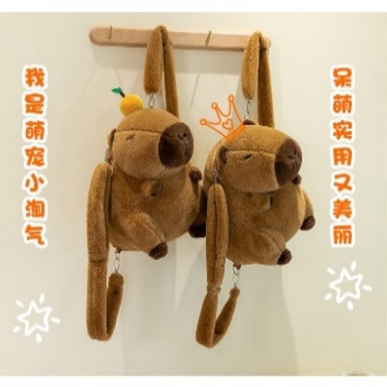 卡皮巴拉精品毛绒水豚双肩包精品毛绒包包，雪光毛绒玩具