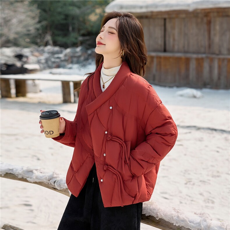 现货2025年冬季新款新中式90绒羽绒服女短款轻薄时尚宽松上衣外套,女装羽绒服,璐依舞