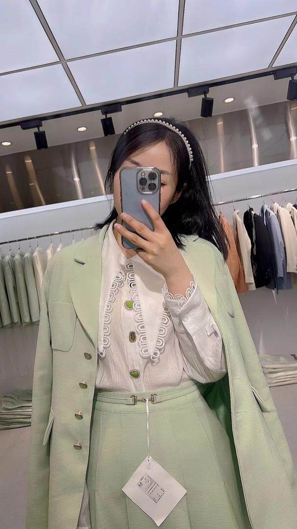 monica.m MONICAM137033