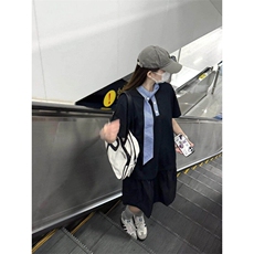 黑色
