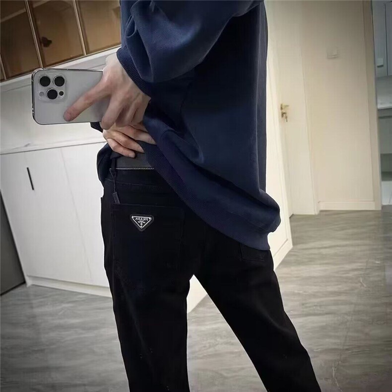 春秋款后袋金属三角标黑色小脚裤百搭显瘦修身高端潮流牛仔长裤,男装休闲裤,星座506A