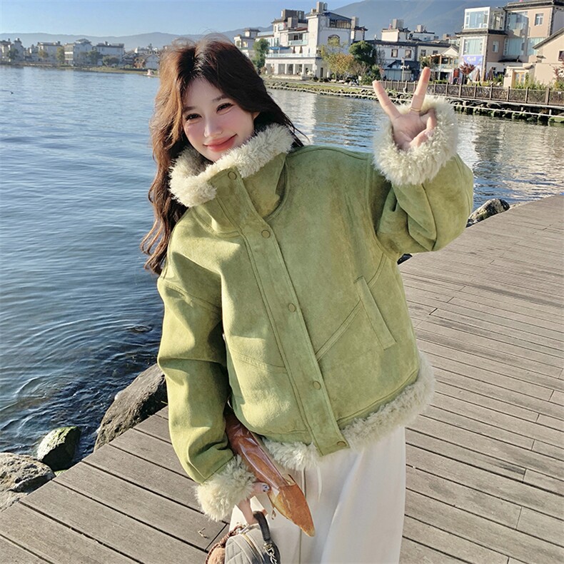 绿色皮毛一体羊羔毛外套女2025冬季新款设计感保暖加厚小个子夹克,女装毛呢外套,2C113