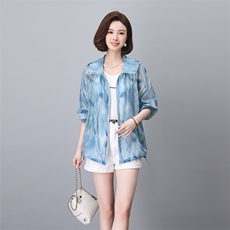 印花防晒衣女短款夏季薄款外套2026新款轻薄宽松连帽防晒服，女装短外套，板酷