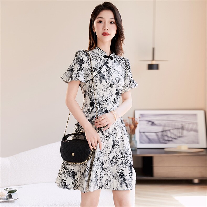 典雅花型旗袍显瘦连衣裙2024夏季新款盘扣气质新中式连衣裙女,女装连衣裙,唯依ONLY