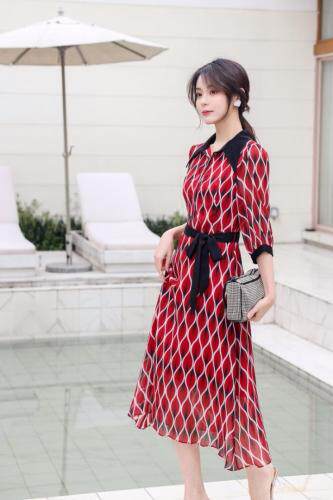 夏季新款韩版雪纺连衣裙，女装连衣裙，裳之恋语