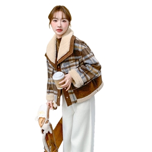 主推现货 撞色格子拼接羊羔毛翻领加厚羽绒服5815-P235-K368图片
