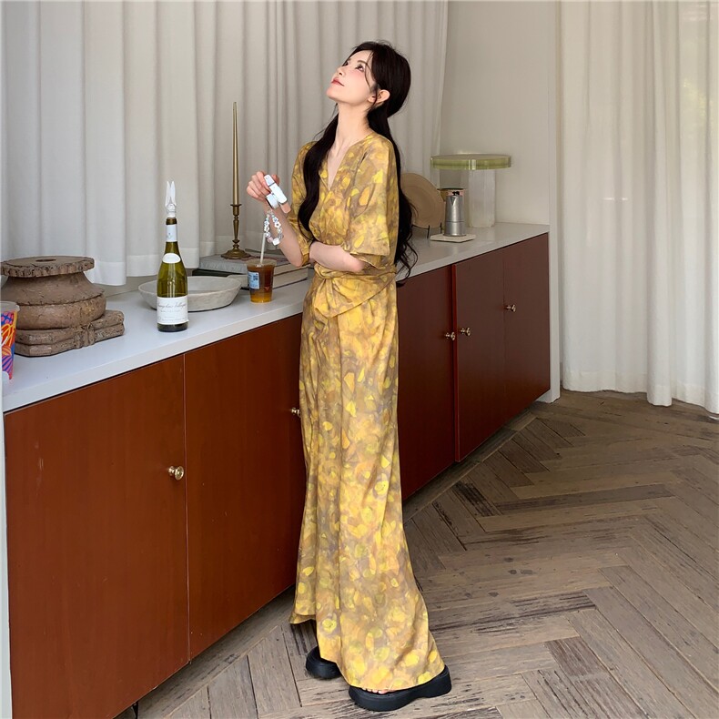 独特漂亮黄色V领碎花连衣裙女夏超好看纯欲性感连身掐腰长裙及踝,女装连衣裙,2C122