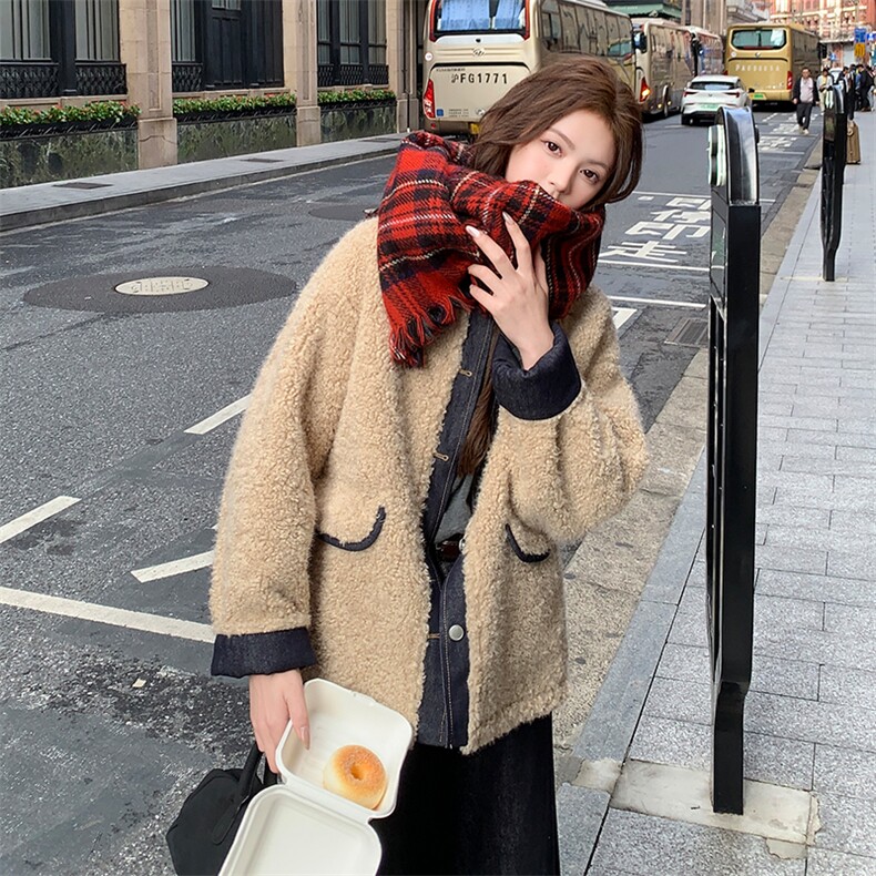 温柔减龄牛仔拼接颗粒绒外套女2025冬季新款软糯保暖皮毛一体上衣图片