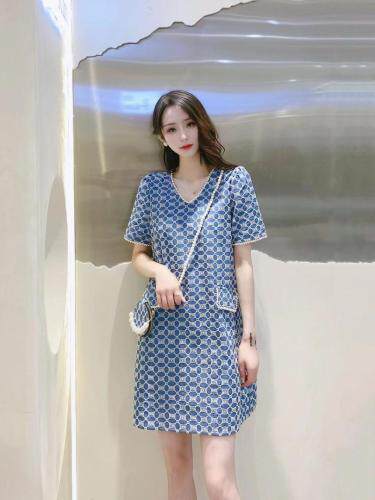 牛仔绣花连衣裙，女装连衣裙，尹谜