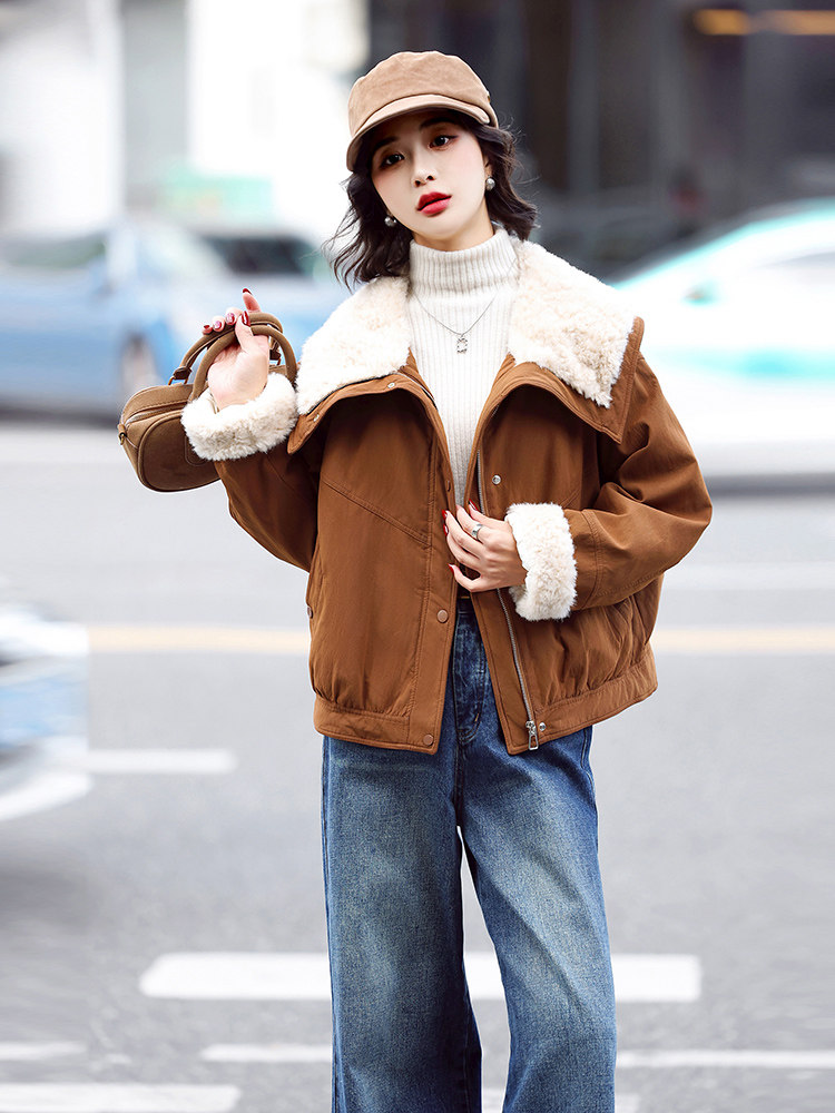 新标90白鸭绒羽绒短款外套女2025冬装韩版撞色拼接皮毛娃娃领,女装羽绒服,鑫源服饰