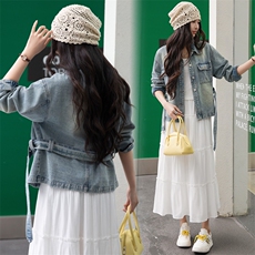 欧洲站2025春季新款时尚设计感翻领牛仔外套女小个子腰带收腰衬衫，女装牛仔外套，潮流依族