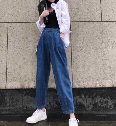 早秋折裤脚牛仔裤图片