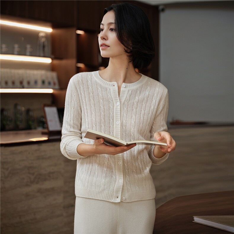 2025秋冬新款女羊绒衫100%纯羊绒薄款宽松针织开衫简约圆领羊绒衫，女装羊绒衫，绒知纯羊绒