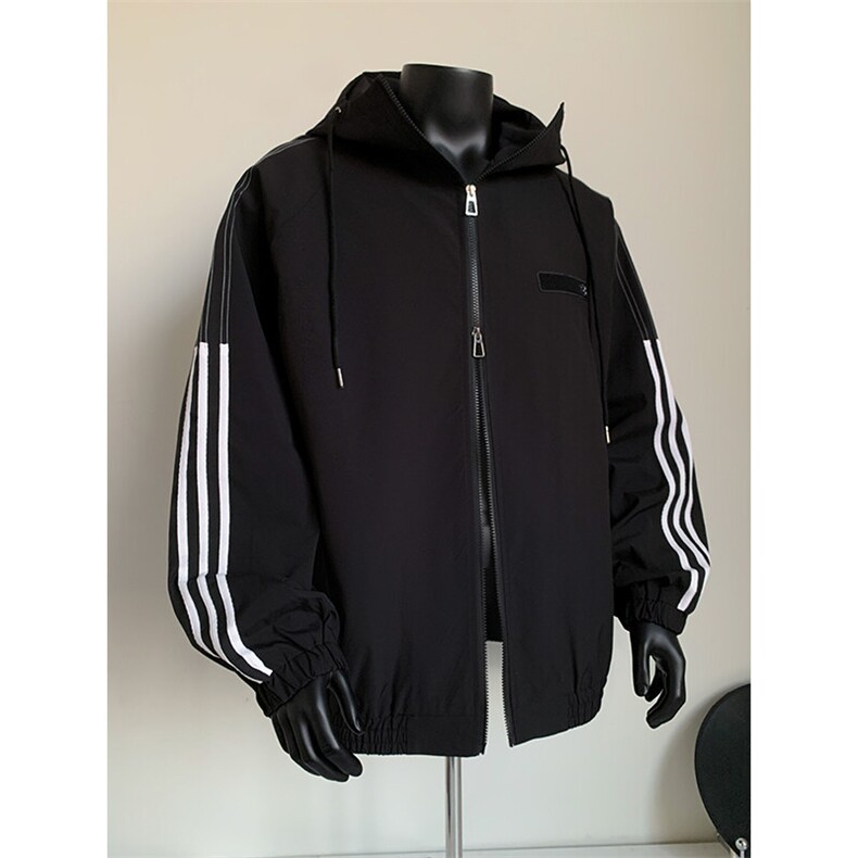 美式连帽夹克男款春秋季三条杠防风防水设计感冲锋衣百搭上衣外套，男装夹克，电商A141