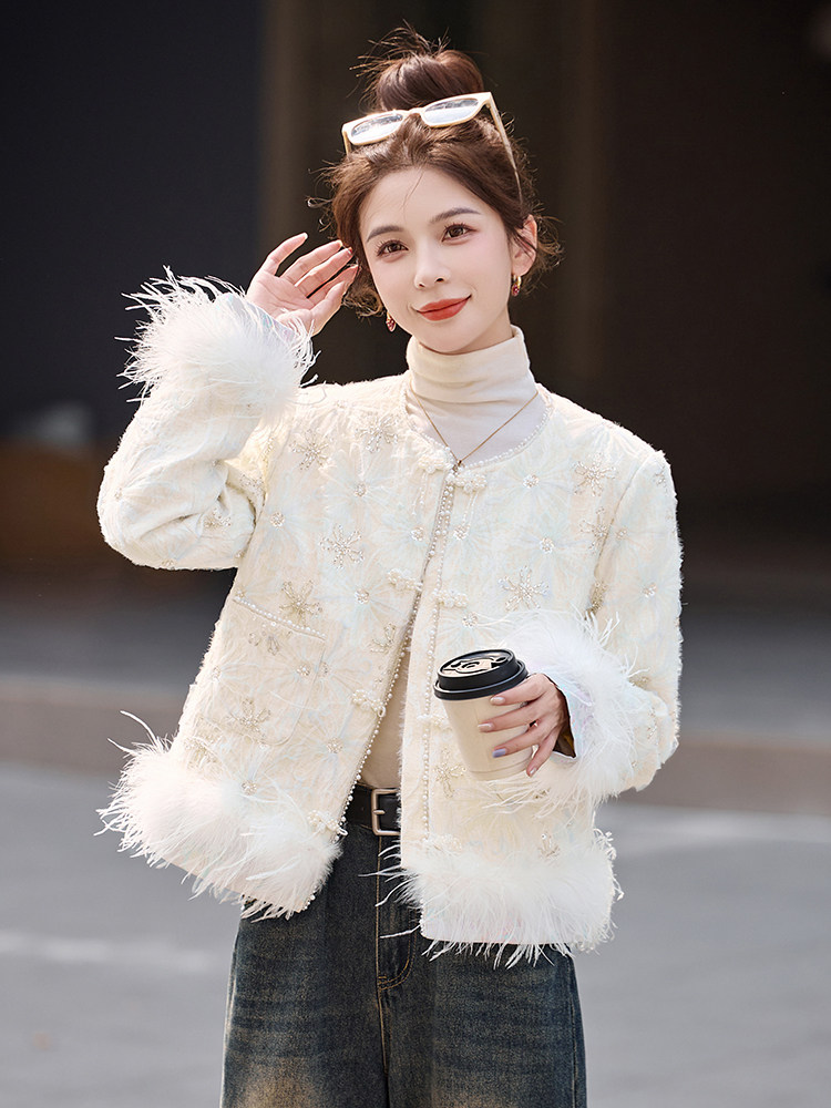 现货，2025年潮冬季真狐狸毛重工刺绣钉珠短款新中式羽绒服新款,女装羽绒服,艾仟回(原伊仟回)