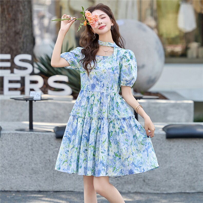 碎花连衣裙女夏2026年新款收腰遮肉显瘦温柔气质法式减龄印花裙子,女装连衣裙,火爆靓佳人