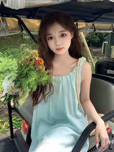 绿色海边度假风无袖连衣裙法式气质温柔露背背心裙垂坠感沙滩长裙图片