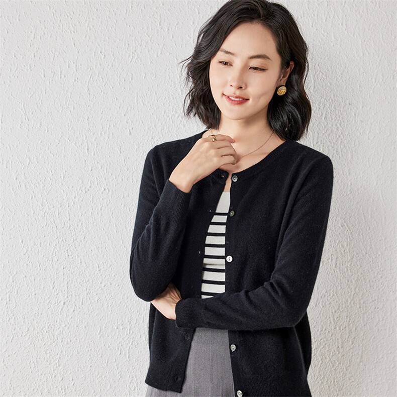 2025年春季修身型常规单件长袖开衫圆领单排扣时尚百搭,女装羊绒衫,春贝羊绒