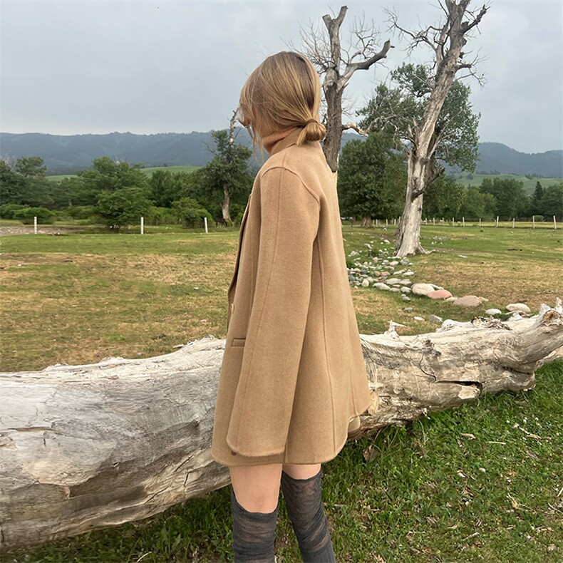 2025年夏季修身型长袖一粒扣短款西服时尚百搭简约大方,女装西装,蒙绒特