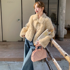 软糯羊羔毛外套女秋冬高级感加厚小个子保暖千金风皮毛一体短上衣，女装毛呢外套，2C058