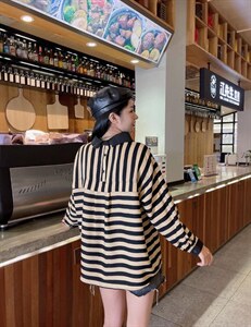 条纹宽松百搭小衫图片