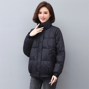 2022新款冬季保暖羽绒服女短款修身显瘦时尚外套图片