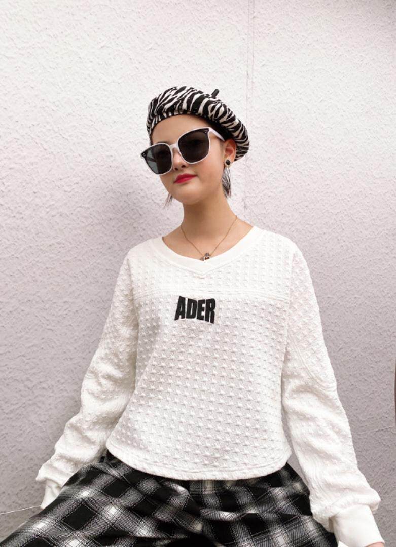 现货2021秋装Ｖ领小心机卫衣，女装卫衣/绒衫，OGENI 欧葛妮