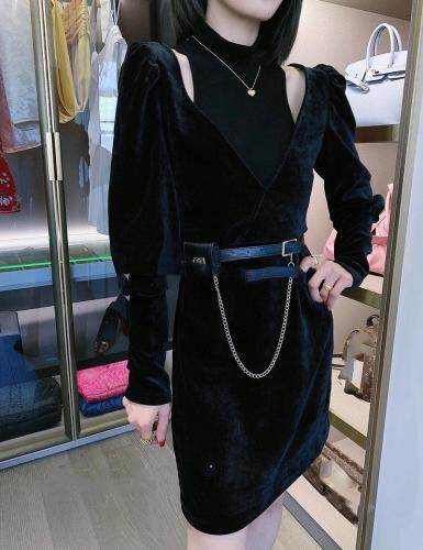 【现货】丝绒露肩连衣裙，女装连衣裙，艾丹迪蔓