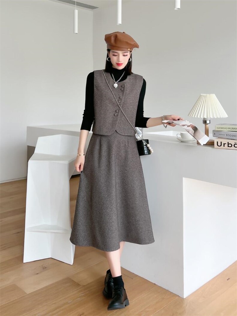 毛呢三件套裙，内搭配毛衫。，其它，纤佰魅力