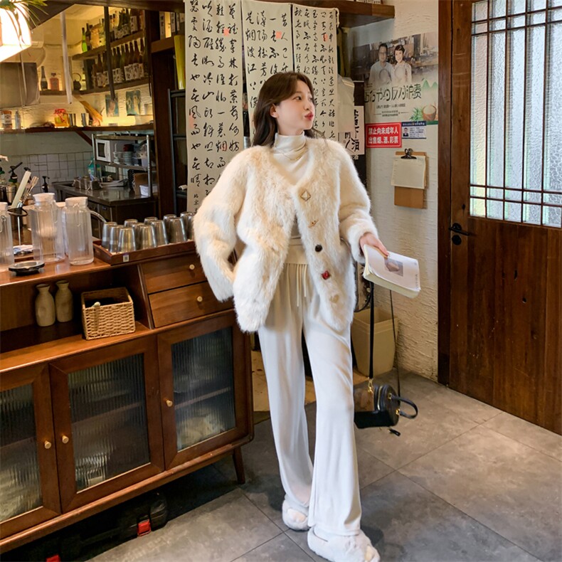 小香风环保皮草外套女短款皮毛一体2025新款设计感毛毛彩扣上衣,女装短外套,2C229