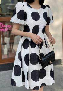 波点连衣裙，女装连衣裙，白柚