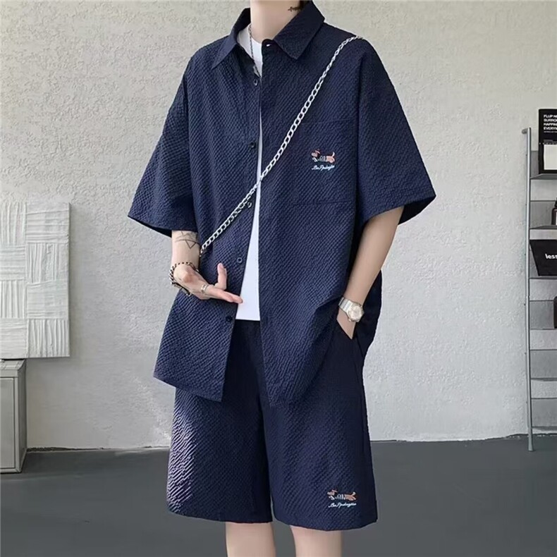 藏青色休闲衬衫短袖套装男2025夏季泡泡纱短裤穿搭帅气搭配一整套图片