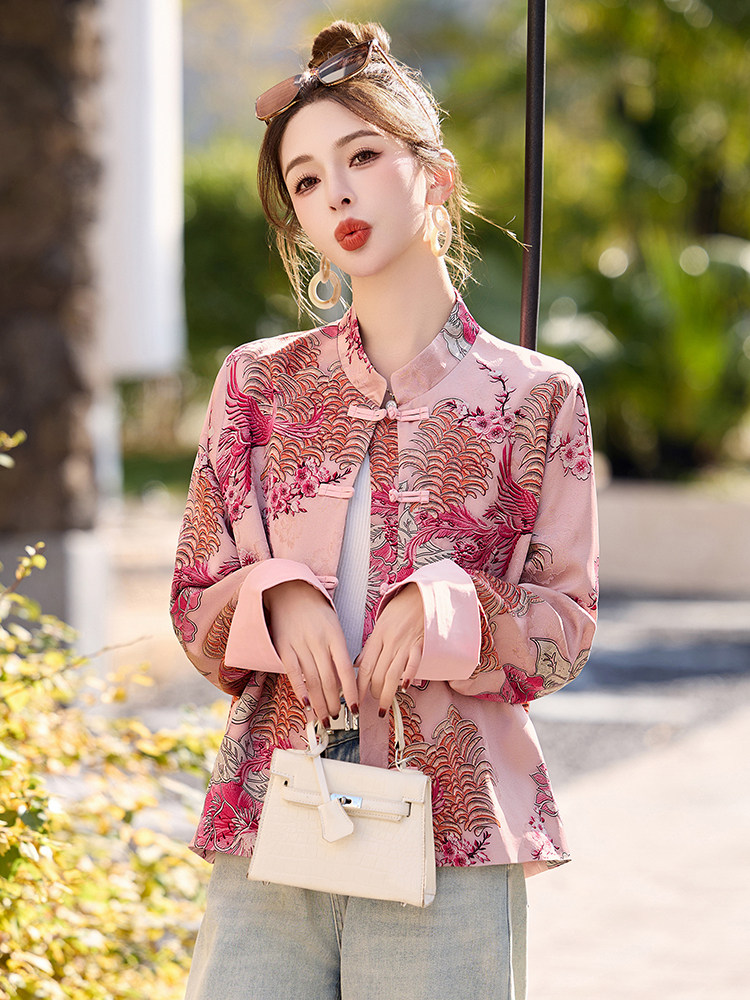 现货新中式短外套女2026春季新款高级感复古盘扣提花粉色唐装上衣,女装短外套,依如秀(原杭风阁)