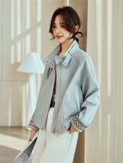 复古英伦风立领短款风衣外套女2026早春新款洋气夹克简约百搭上衣，女装短外套，梦懿尔