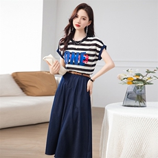 现货2023年夏季女新款时尚休闲针织印花字母上衣+半身裙套装，女装套装/套裙，奋斗女王