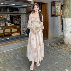 法式浪漫方领碎花连衣裙女2025年夏季新款温柔气质度假显瘦长裙子，女装连衣裙，2C222