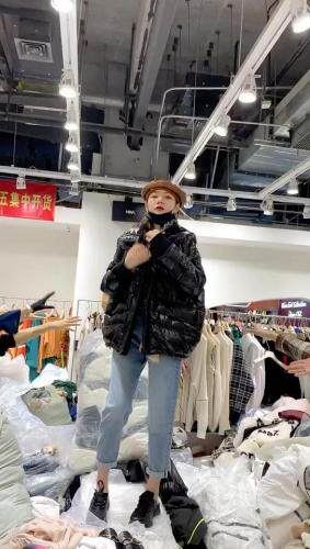 魔术贴羽绒服图片