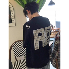 黑色
