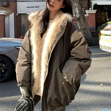 墨绿色