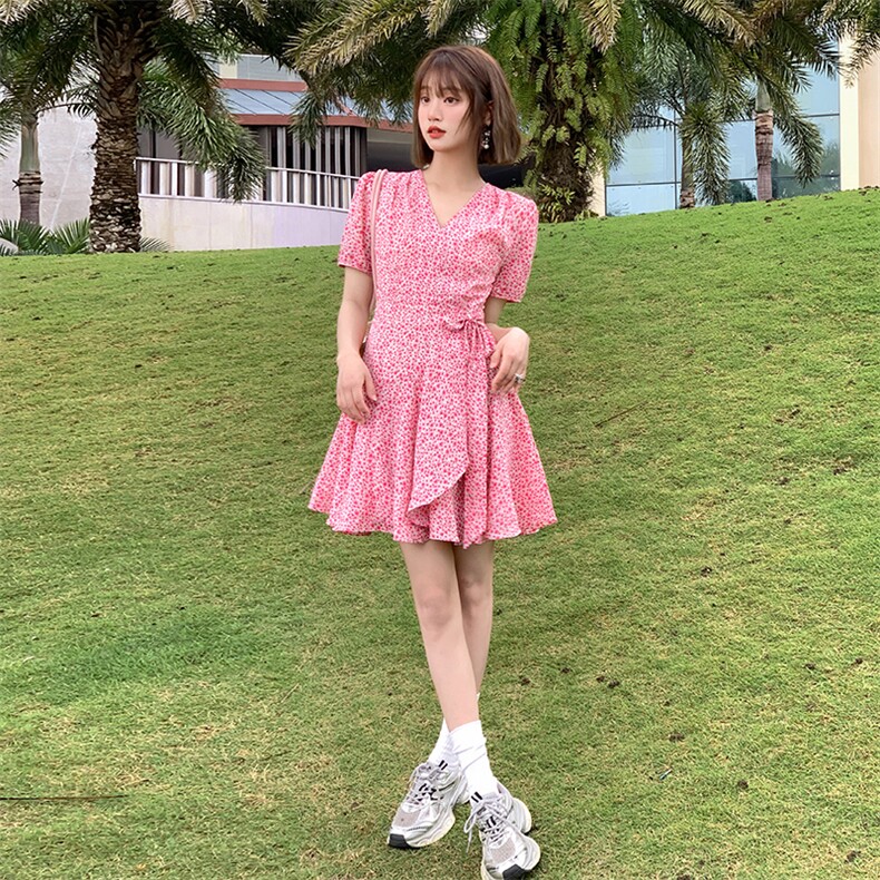 时尚甜美粉色碎花连衣裙修身显瘦V领短袖裙装夏季新款女装支持退换货，女装连衣裙，灵力轩
