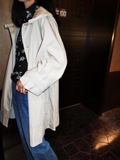 现货薄风衣，女装风衣，东方模特