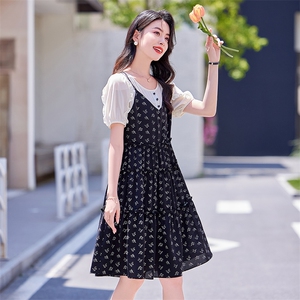 甜美减龄显瘦小个子碎花裙女夏新款轻薄a字裙泡泡袖假两件连衣裙图片