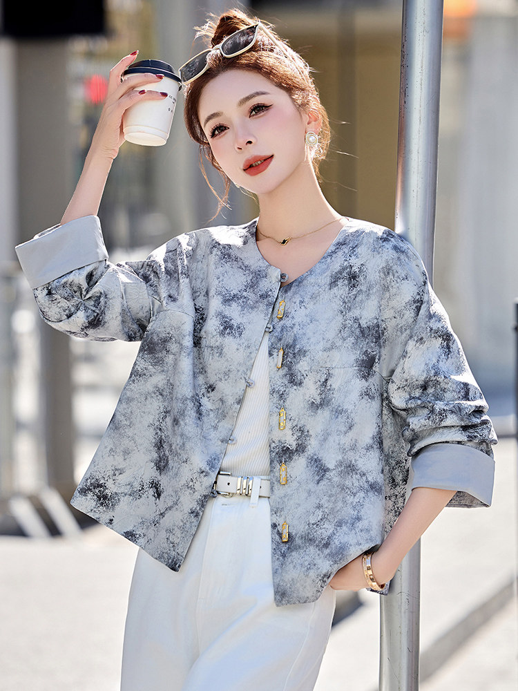 2025早春新中式印花粉色缎面短外套女复古设计感小众减龄上衣,女装短外套,众宇琦