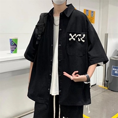 黑色