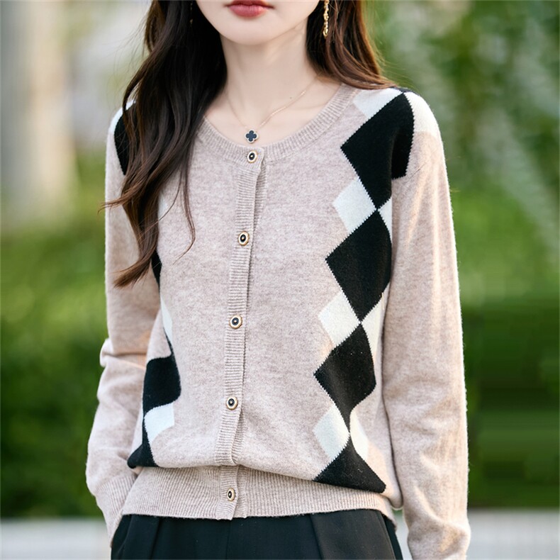 2025百搭时尚简约菱形拼色开衫针织衫，女装羊毛衫，哲奥羊绒