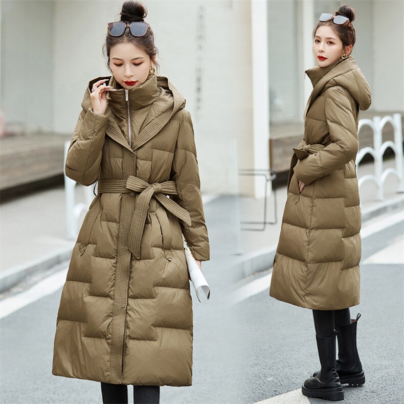 气质修身羽绒服女中长款2025冬季新款气质系带收腰白鸭绒过膝外套，女装羽绒服，欣美人